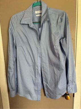 Calvin Klein Women’s Light Blue Fitted Dress Shirt